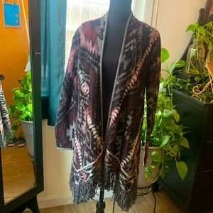 Burgundy/black pattern on fleece like material fringed sweater